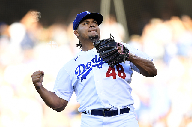 L.A. Dodgers Pitcher Brusdar Graterol Reunited With His Mom After